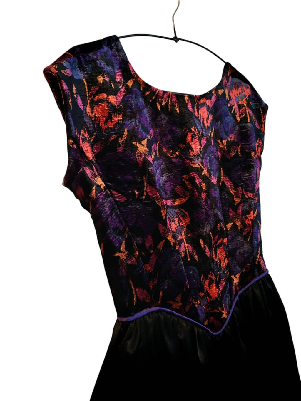 Linnanneito-henkinen vintagemekko – kuva 3
