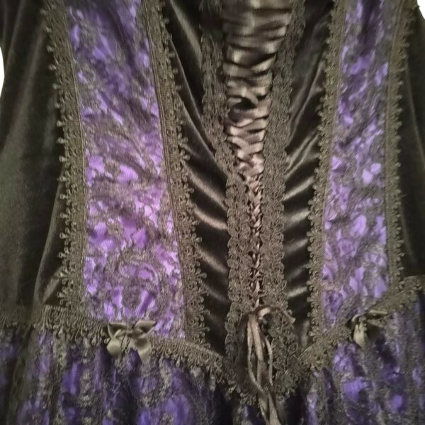 Sinister musta-violetti mekko 2XL - Image 6