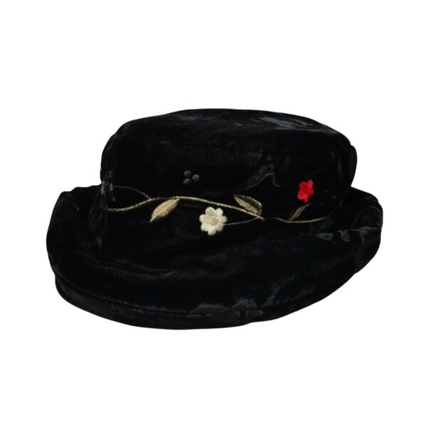 HatBox samettihattu brodeerauksin - Image 2
